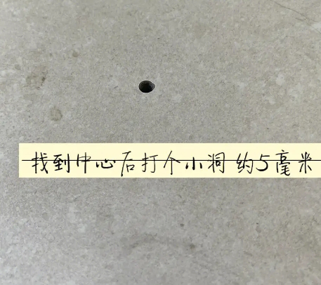 贡山瓷砖空鼓维修公司专业解答在瓷砖铺贴过程中，如果砂料搅拌不均匀，将会带来以下问题