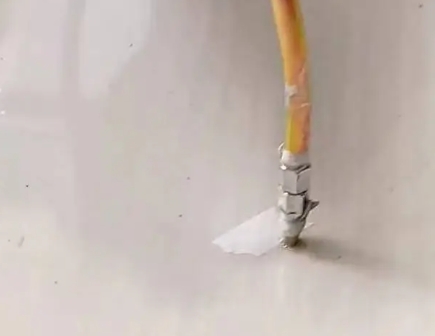 贡山瓷砖空鼓维修公司专业解答在瓷砖铺贴过程中，如果使用的砂料过粗（如全部使用了粗砂），可能会导致以下问题